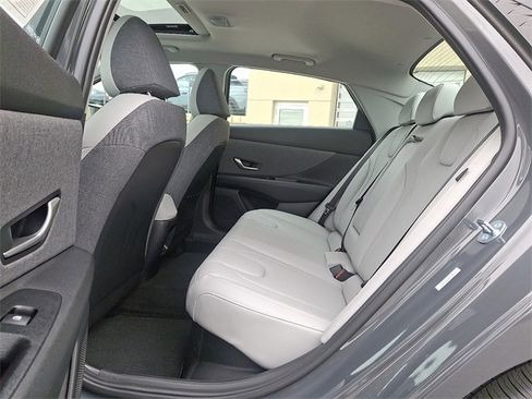 New 2025 Hyundai Elantra Limited image 10