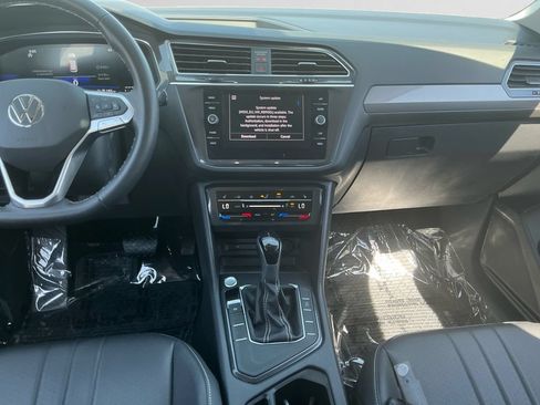 Used 2023 Volkswagen Tiguan SE FWD image 11