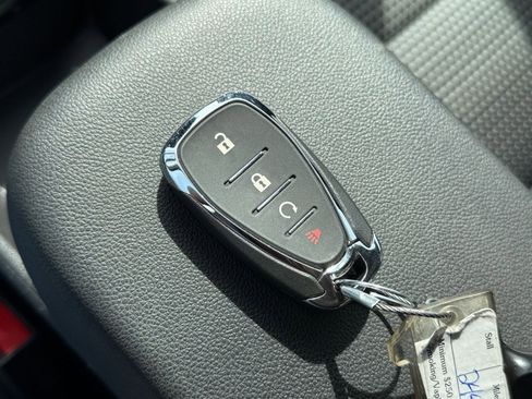 Used 2025 Chevrolet Trax LT image 21