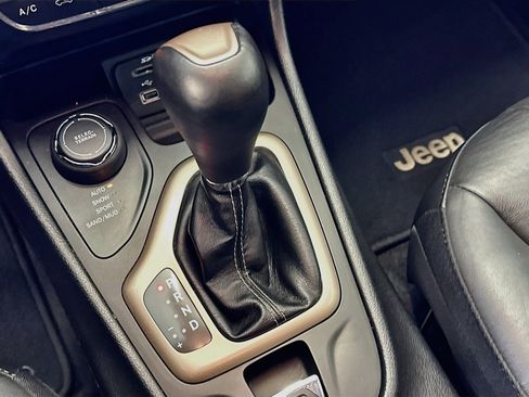 Used 2018 Jeep Cherokee Limited AWD/4WD image 24