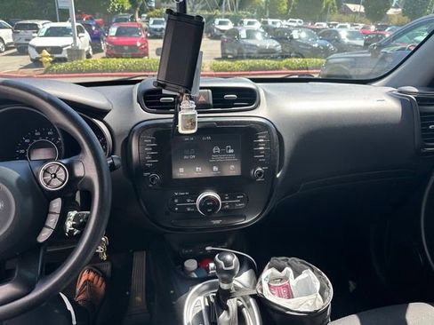 Used 2018 Kia Soul + FWD image 5