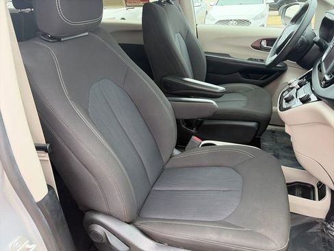 Used 2023 Chrysler Voyager LX FWD image 36