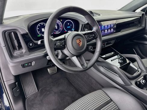 Certified 2026 Porsche Cayenne GTS AWD/4WD image 4