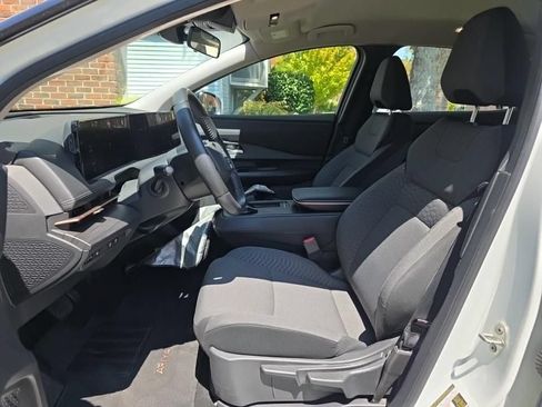 Used 2023 Nissan Ariya FWD image 4