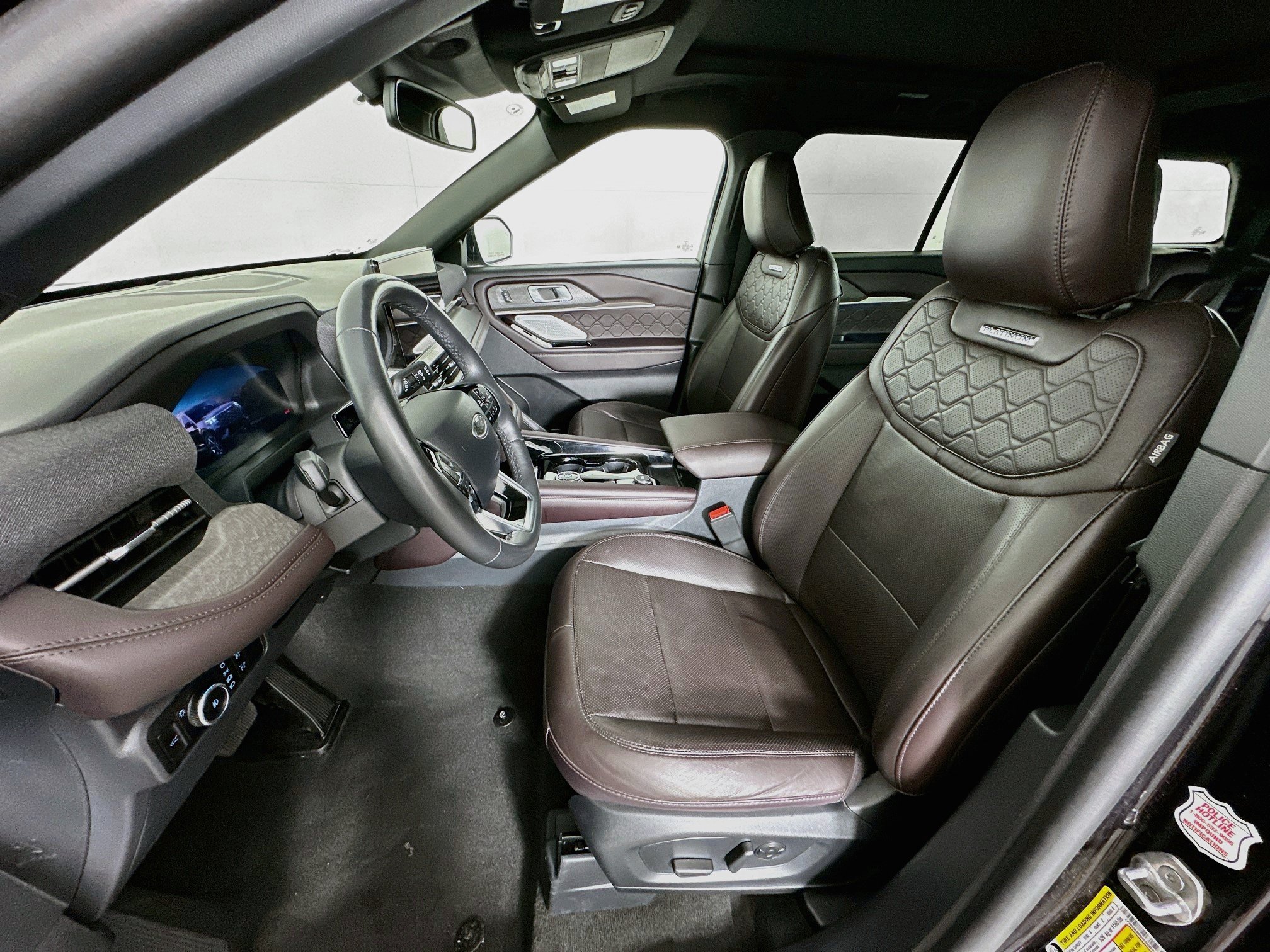 Used 2025 Ford Explorer Platinum w/ LUX Leather Package AWD/4WD image 13