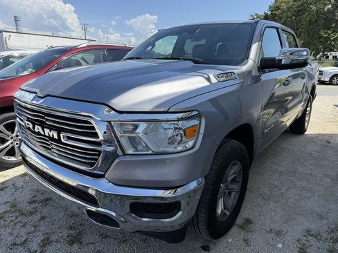 Used 2024 RAM 1500 Laramie AWD/4WD image 3
