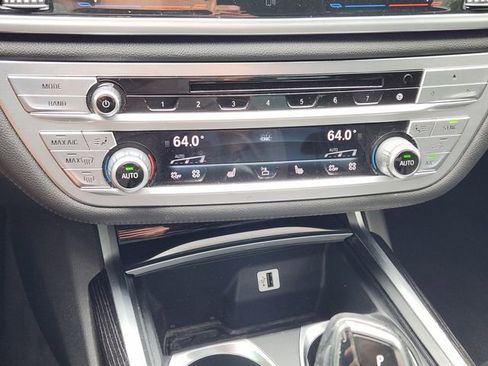 Used 2017 BMW 740i image 19