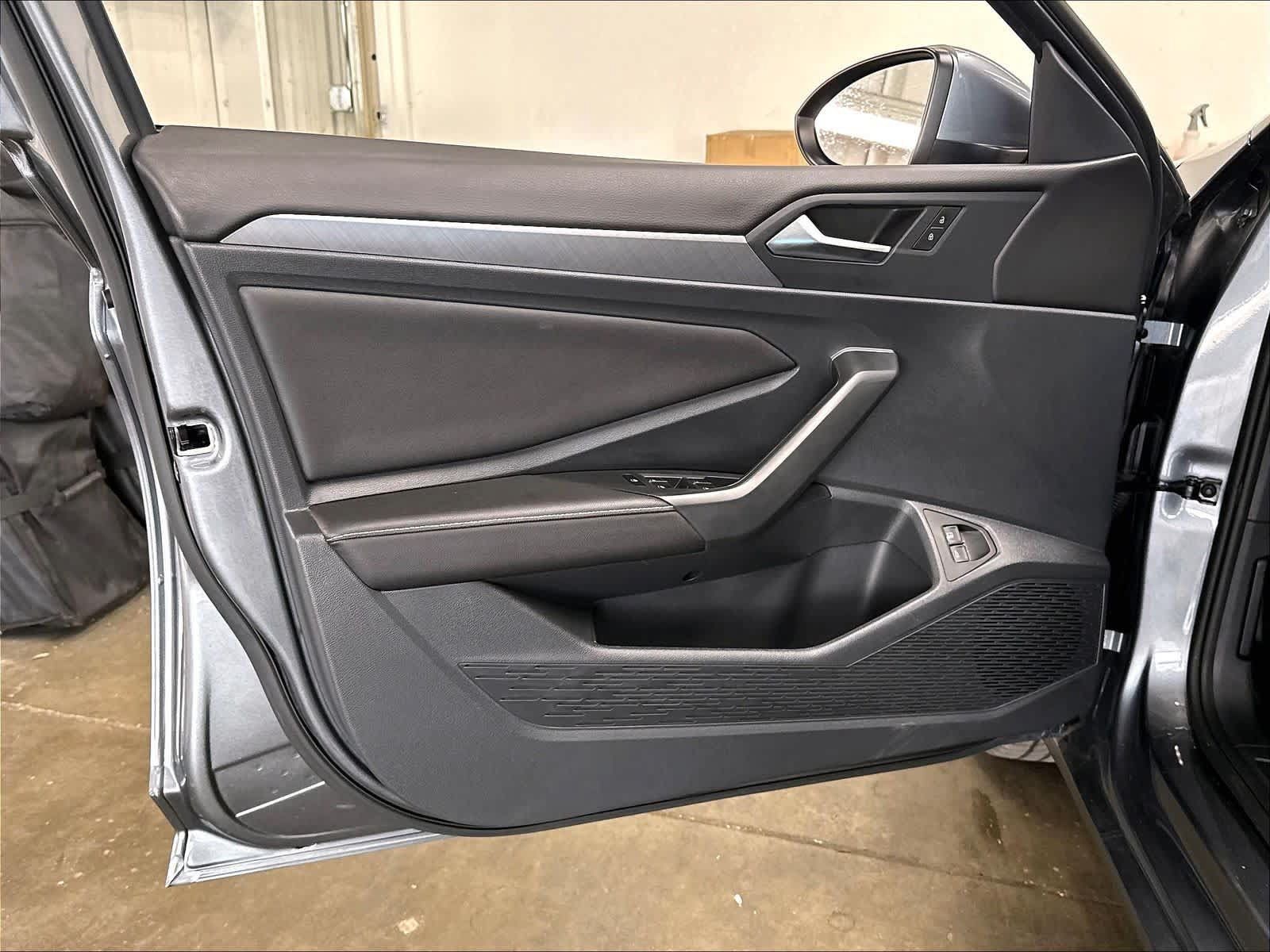 Used 2024 Volkswagen Jetta SE w/ Panoramic Sunroof Package FWD image 22