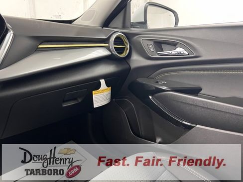 New 2025 Chevrolet Trax LT w/ Sunroof Package image 45