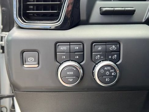 Used 2024 GMC Sierra 1500 AT4 w/ Technology Package AWD/4WD image 26