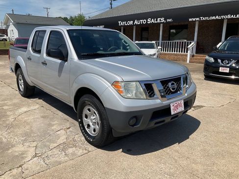 Used 2015 Nissan Frontier S RWD image 1