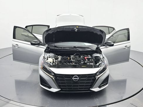 Used 2024 Nissan Altima 2.5 SR FWD image 44