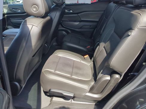 Certified 2023 GMC Acadia SLT w/ Preferred Package FWD image 23