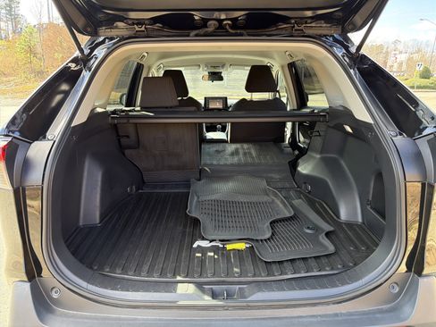 Used 2022 Toyota RAV4 LE image 18