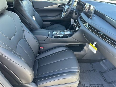 New 2026 INFINITI QX60 Luxe image 9