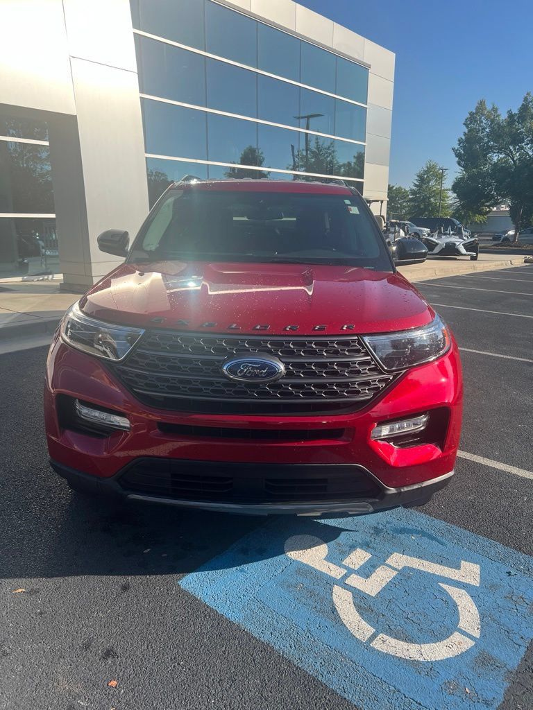 Used 2023 Ford Explorer XLT w/ Equipment Group 202A RWD image 3