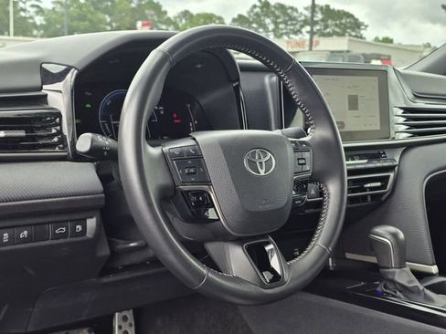 Used 2025 Toyota Camry SE FWD image 22