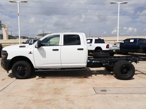 New 2026 RAM 3500 2WD Crew Cab DRW image 4
