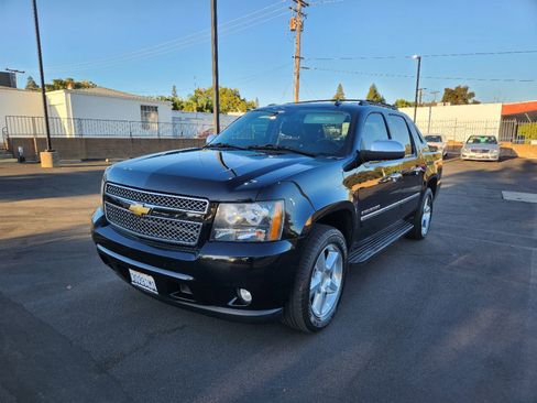 Used 2013 Chevrolet Avalanche LTZ image 1