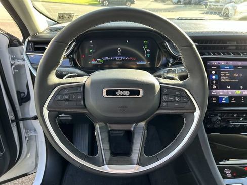Used 2023 Jeep Grand Cherokee 4WD 4xe w/ Luxury Tech Group II image 18