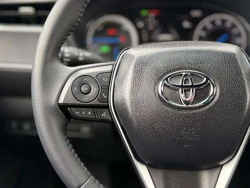 Used 2024 Toyota Venza XLE image 21