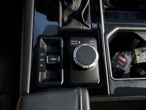 Used 2023 Toyota Tundra Limited image 33