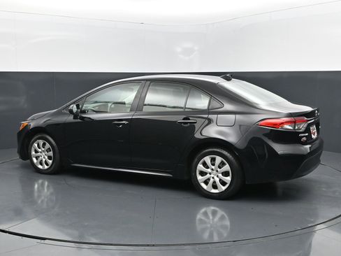 Used 2024 Toyota Corolla LE image 3
