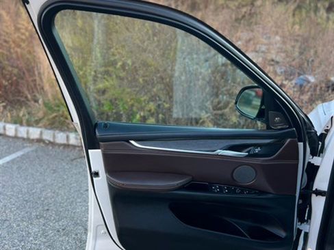 Used 2017 BMW X5 xDrive40e image 25