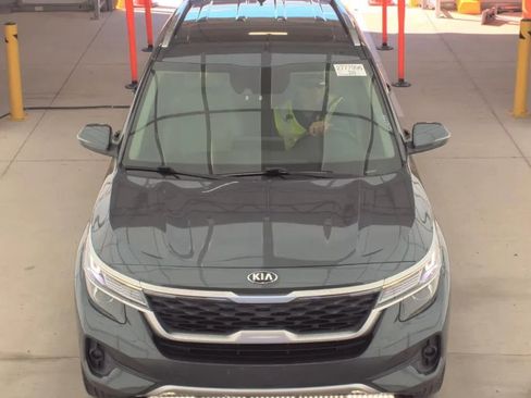 Used 2021 Kia Seltos EX AWD/4WD image 2