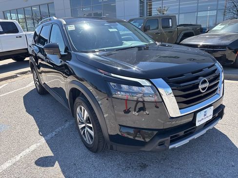 Used 2025 Nissan Pathfinder SL FWD image 7