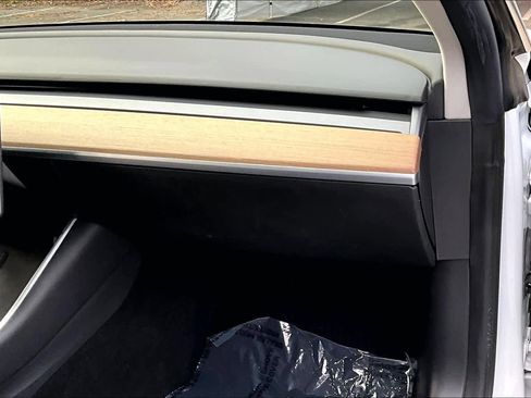 Used 2019 Tesla Model 3 Standard Range Plus image 18