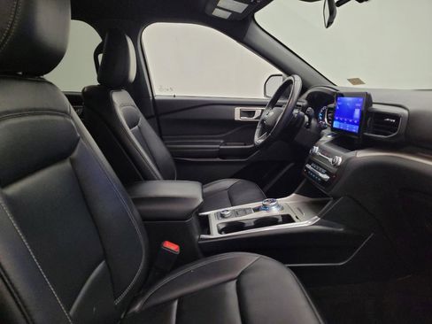Used 2020 Ford Explorer XLT w/ Equipment Group 202A AWD/4WD image 21