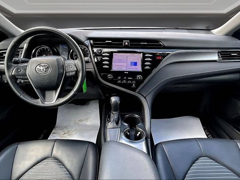 Used 2020 Toyota Camry SE FWD image 7