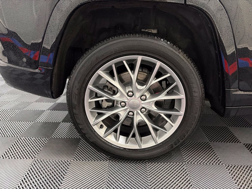 Used 2023 Jeep Grand Cherokee Summit w/ Luxury Tech Group V AWD/4WD image 27