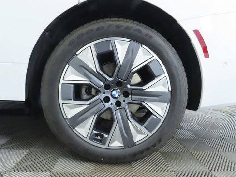 Used 2026 BMW iX xDrive45 w/ Premium Package AWD/4WD image 32