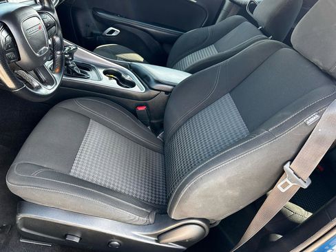 Used 2022 Dodge Challenger SXT w/ Blacktop Package image 7