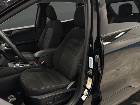 Used 2024 Ford Escape Active w/ Tech Pack #1 AWD/4WD image 9