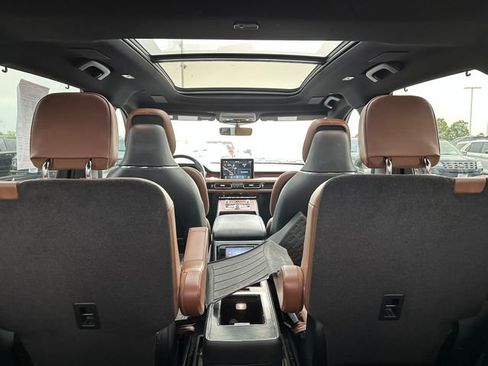 Used 2023 Lincoln Aviator Reserve w/ Equipment Group 201A image 10
