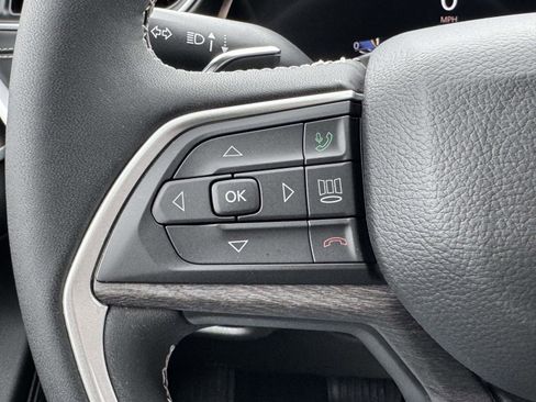 Used 2023 Jeep Grand Cherokee Limited image 23