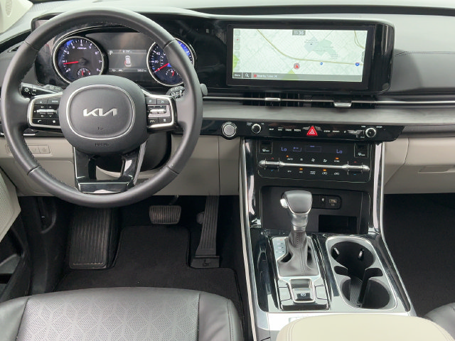 Used 2024 Kia Carnival EX FWD image 12