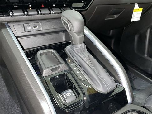 Used 2024 Chevrolet Colorado W/T image 25