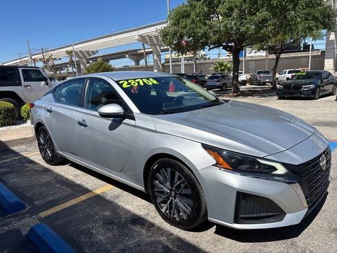 Used 2023 Nissan Altima 2.5 SV image 6