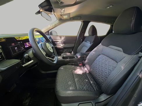 New 2026 Nissan Kicks SV w/ Charging Package FWD image 14