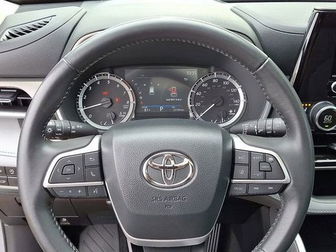 Used 2023 Toyota Highlander XLE image 28