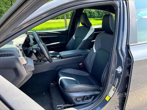 Used 2025 Toyota Camry SE FWD image 10