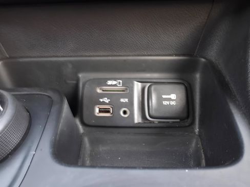 Used 2016 Jeep Cherokee Limited image 38