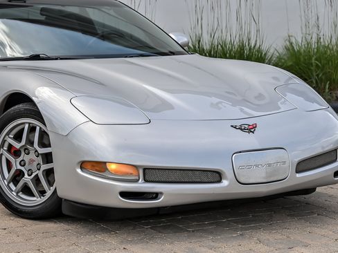 Used 2002 Chevrolet Corvette Z06 w/ Memory Pkg RWD image 2