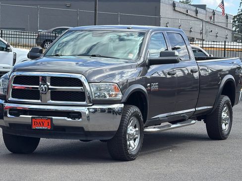 Used 2018 RAM 2500 Tradesman w/ Chrome Appearance Group AWD/4WD image 9