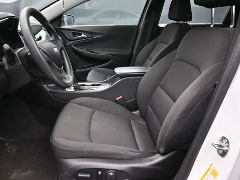 Used 2019 Chevrolet Malibu LT FWD image 12