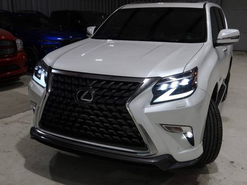 Used 2023 Lexus GX 460 Premium w/ Accessory Package AWD/4WD image 42